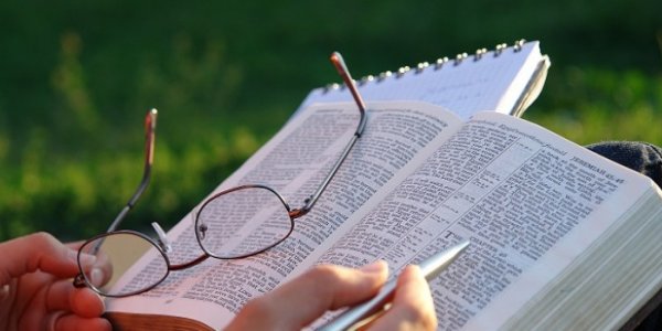 ¿Cómo Estudiar la Biblia y Hablar con Dios?